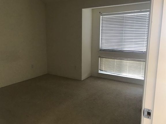 3rd image of 75-5919 Alii Dr APT K22