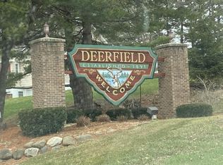 74 Oak Ridge Trl, Deerfield, WI 53531