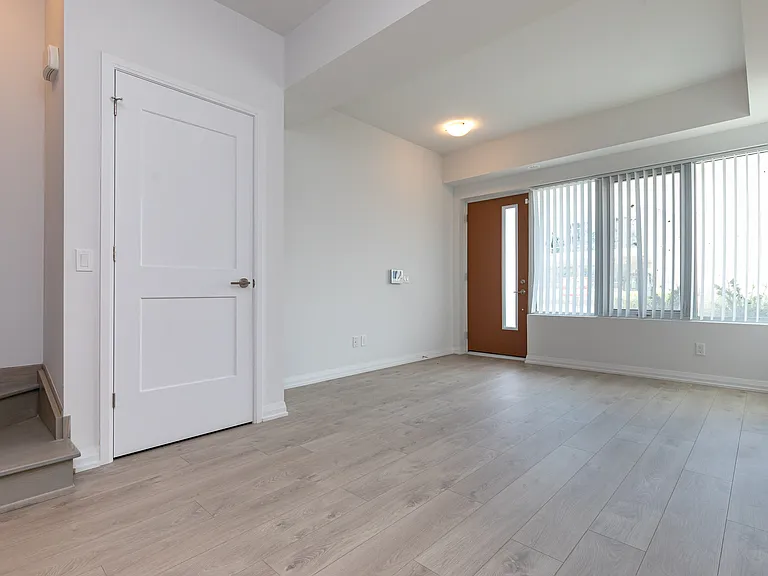 7895 Jane St #Townhouse B-7 — Photo 14