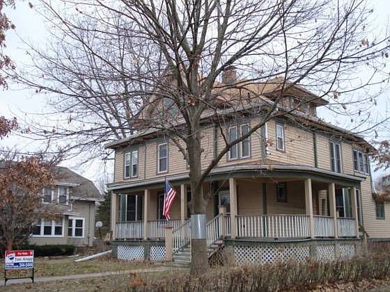 1st image of 1379 N Prairie St