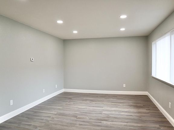 2nd image of 576 Smalley Ave APT 10
