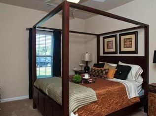 920 Cliffs Cir #203, Spring Lake, NC 28390