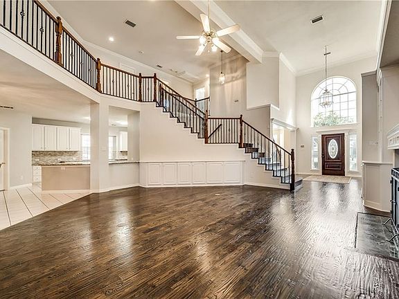 3rd image of 211 Sleepy Hollow Ln