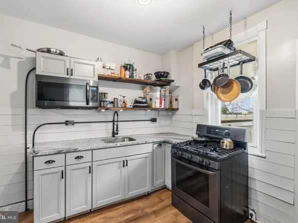 1322 N Hobart St, Philadelphia, PA 19131