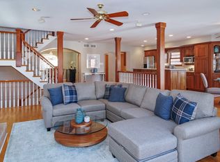 412 Uvedale Rd, Riverside, IL 60546