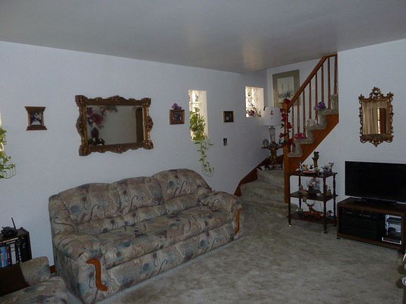 3rd image of 3412 N Paris Ave