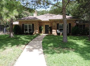 5011 Racquet Club Dr, Arlington, TX 76017