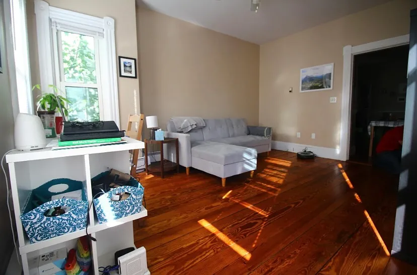 3 bed, 1.0 bath, 1500 sqft, $3,400 — Photo 2
