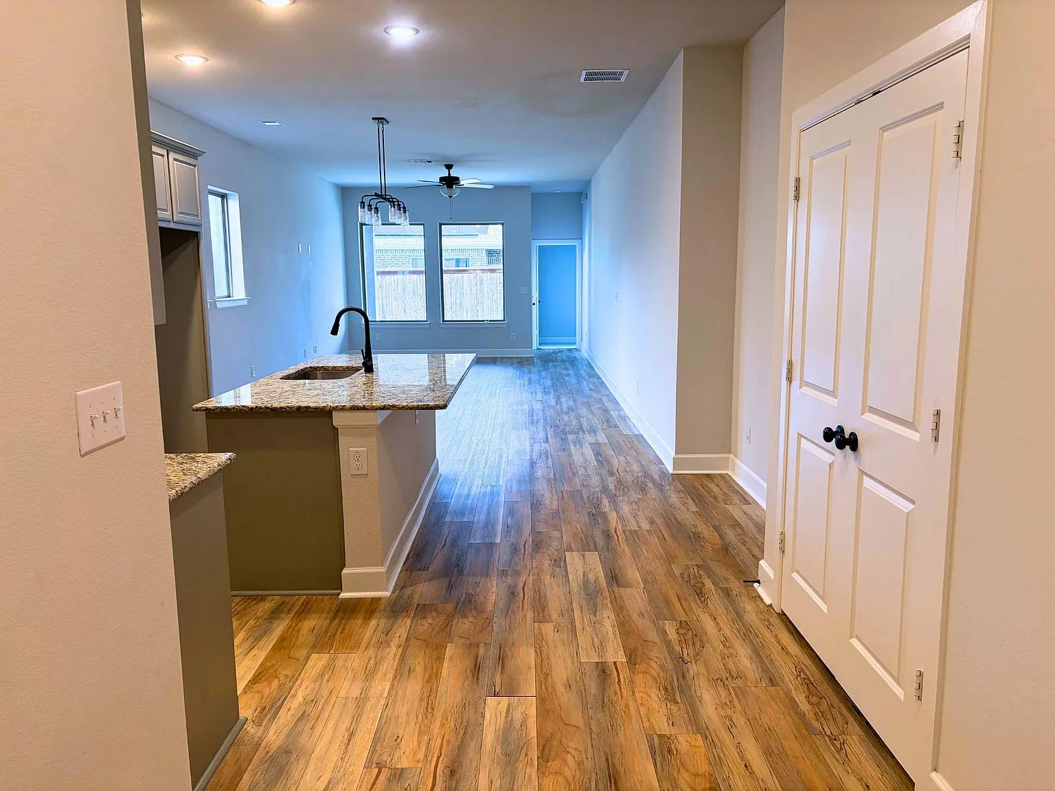 3 bed, 1686 sqft, $1,925 — Photo 4