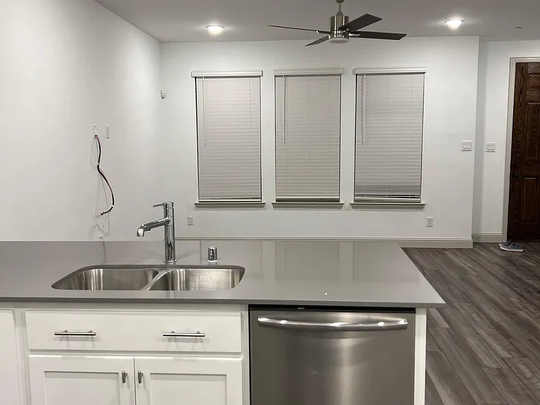6041 Roper Rd — Photo 1