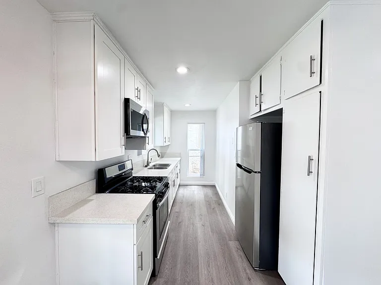 7622 Pickering Ave #A — Photo 8