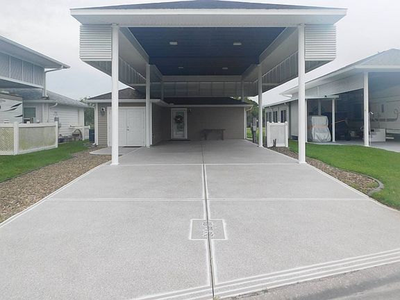 3rd image of 832 Plantation Dr