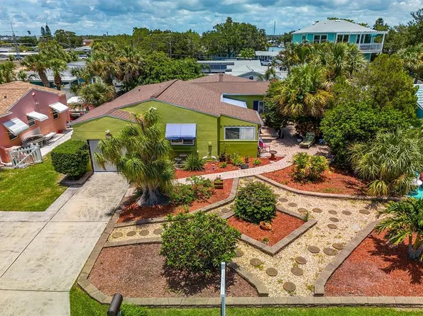 15941 1st St E, Redington Beach, FL 33708