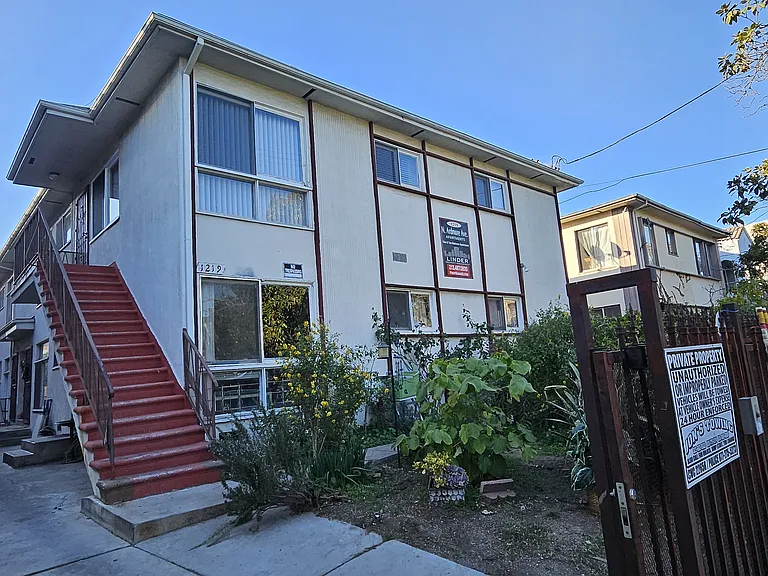 1219 N Ardmore Ave #7 — Photo 7