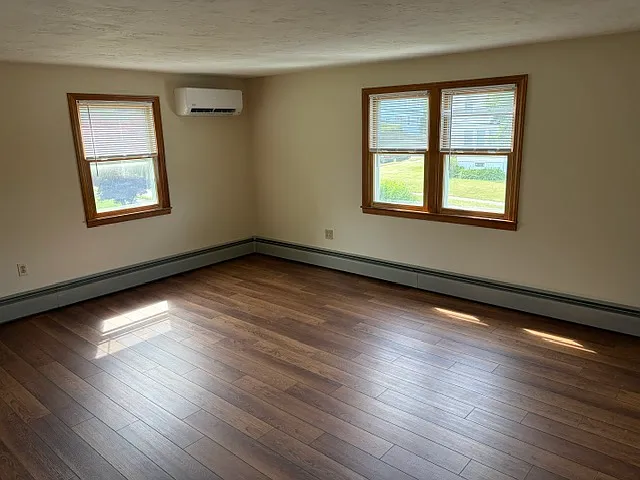 121 King Philip Rd — Photo 4