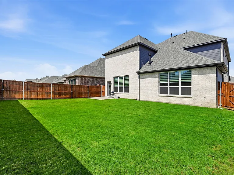 105 Portina Dr — Photo 24