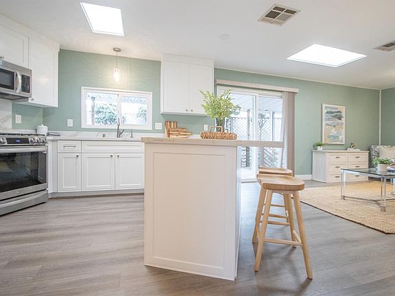 2nd image of 9 Fallen Leaf Way