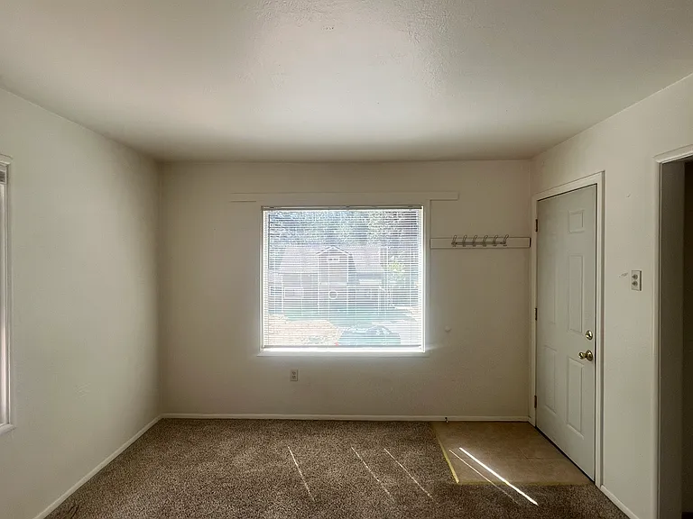 2737 Knox Ave #4 — Photo 12