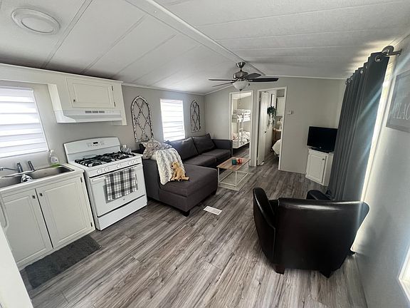 3rd image of 490 Empire Rd #Hic059