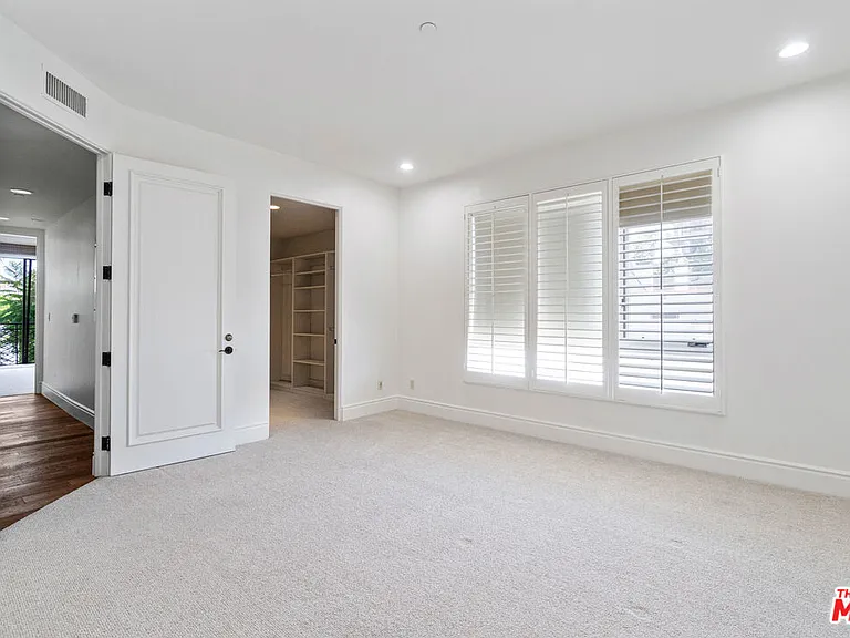 137 S Spalding Dr #304 — Photo 14