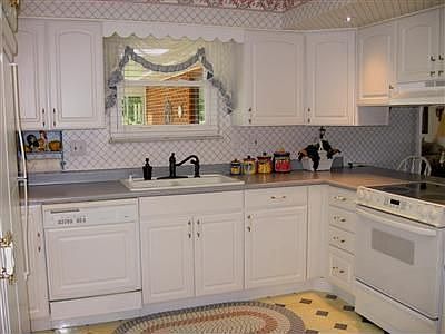 4th image of 2108 Westlawn Dr