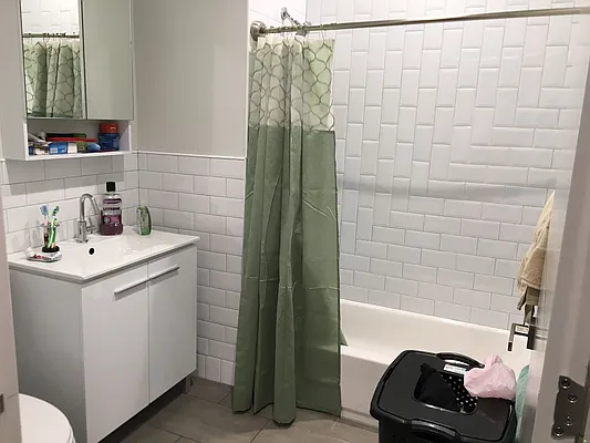 Rented by 18 REALTY | media 33