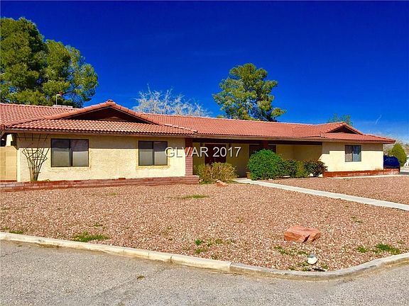 2nd image of 3145 S Torrey Pines Dr