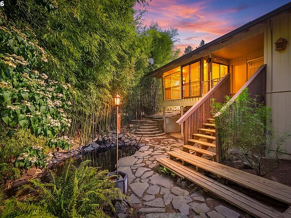 2nd image of 2030 SE Paloma Dr
