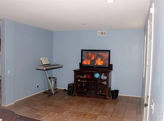 5th image of 12936 Amador St