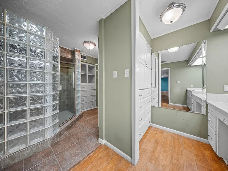 1027 Creek Bend Dr — Photo 17