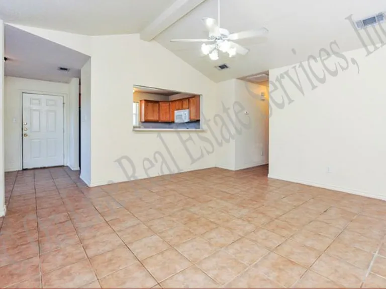 924 Willow Pond St #A — Photo 2