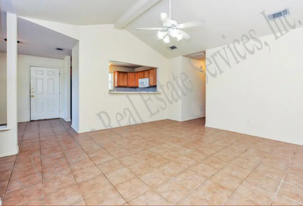 Building Photo - 924 Willow Pond St #A