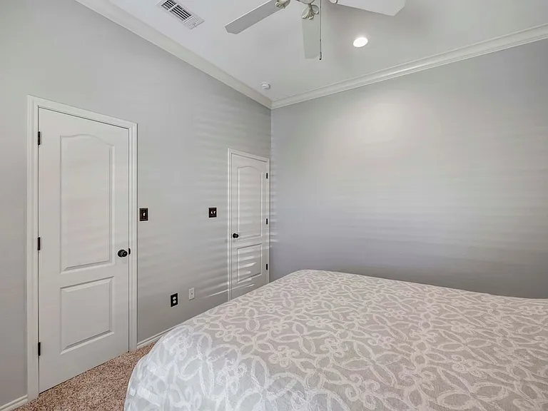 4416 Guadalupe — Photo 25