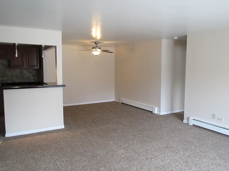 9S201 Lake Dr #2 — Photo 2