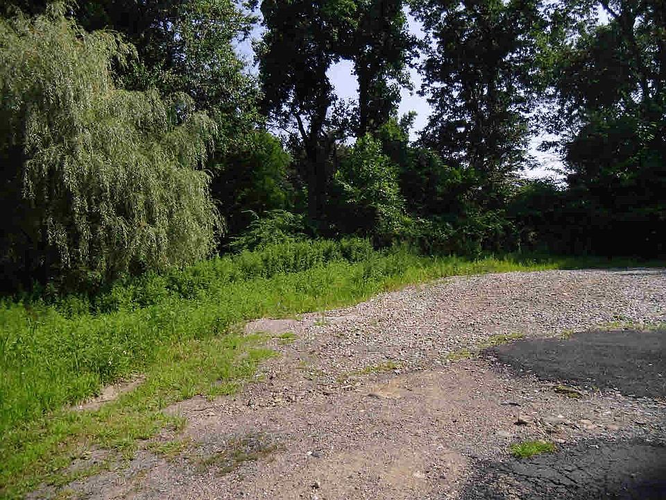 2nd image of 95 Greenwood Dr