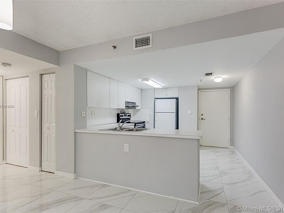 3rd image of 7832 Collins Ave APT 206
