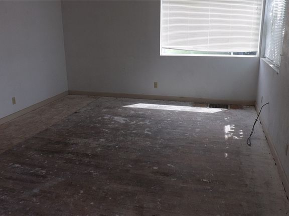 4th image of 26829 Pioneer Hwy