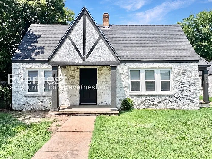 613 E Xyler St — Photo 1