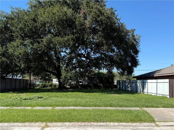 2500 Kenneth Dr, Violet, LA 70092