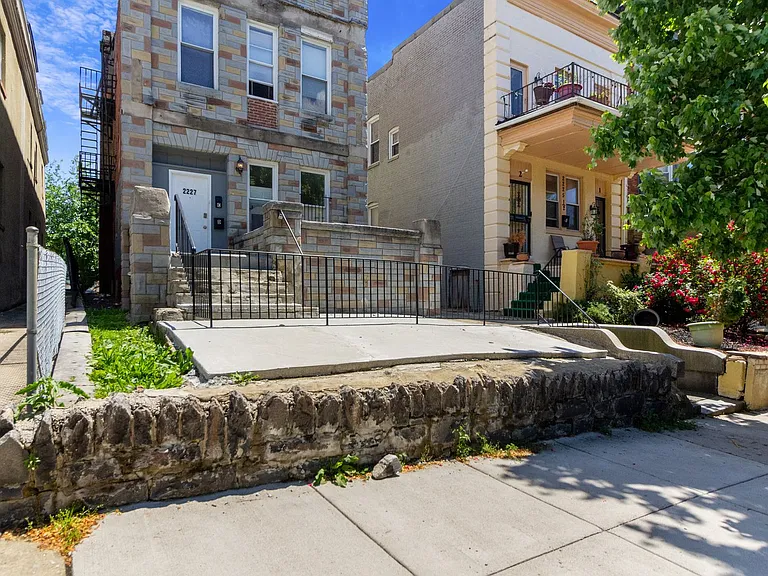 2227 Linden Ave — Photo 32