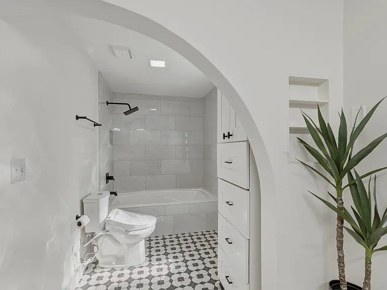 2241 E Harvard St — Photo 18