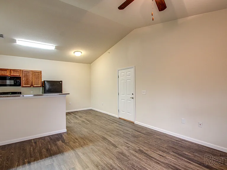Buchanan Way Apartments — Photo 18