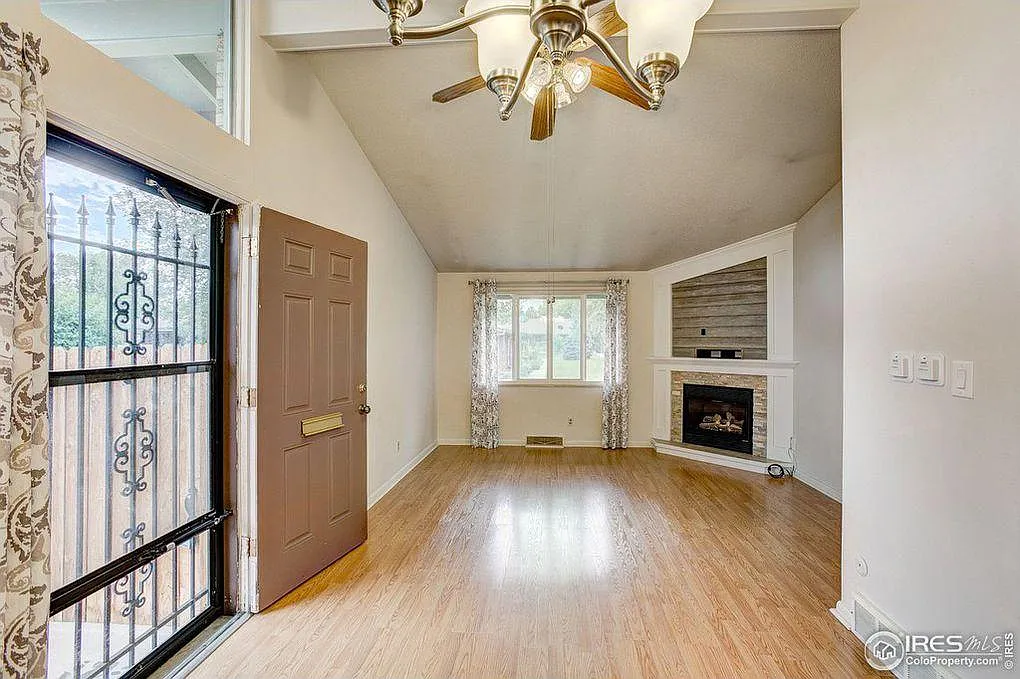 417 E Drake Rd — Photo 4