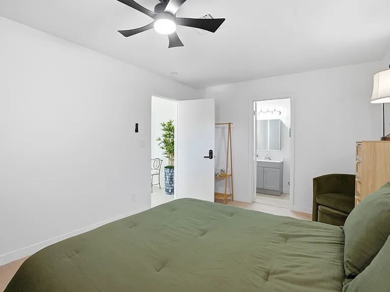313 E Riviera Dr — Photo 20