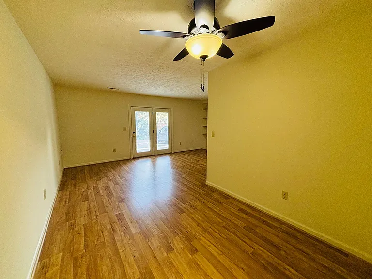1704 Emerald St — Photo 5
