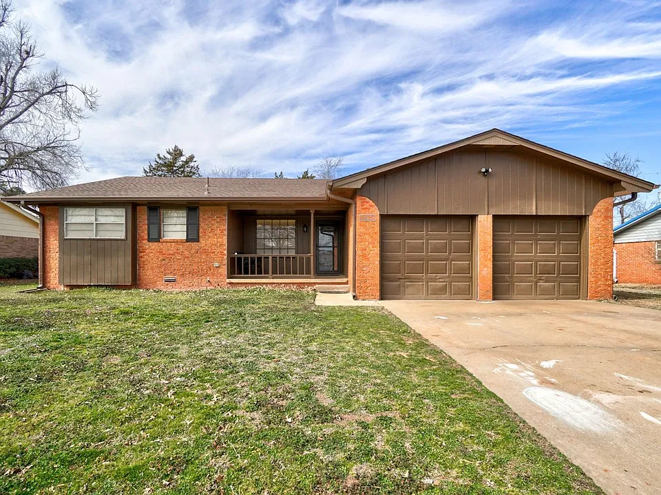 1402 N Skyline St