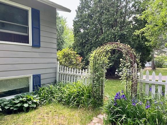 2nd image of 304 Stonybrook Drive