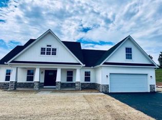 1 Libbys Ridge Rd, Berkeley Springs, WV 25411