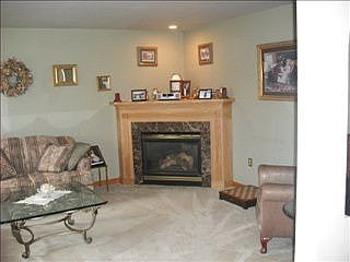 4th image of 3277 N Summit Ave