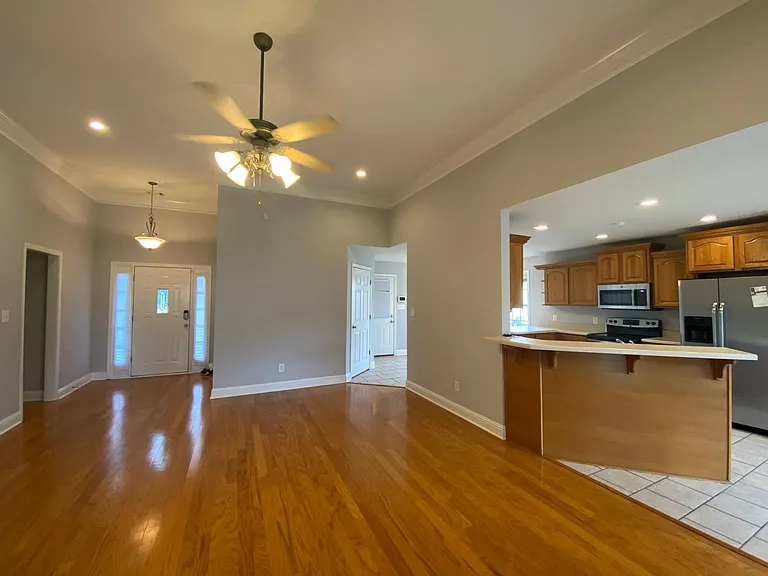 205 Drayton Ct — Photo 5